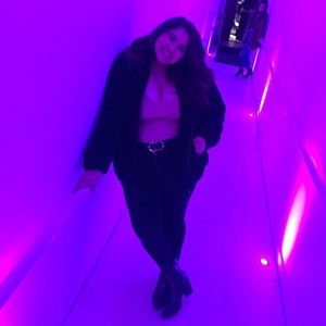 Meet your Posher, Azenette